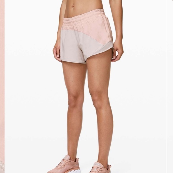 Lululemon Hotty Hot Short *Asym
Butter Pink / Light Chrome / Light Chrome size 6 - Picture 1 of 7